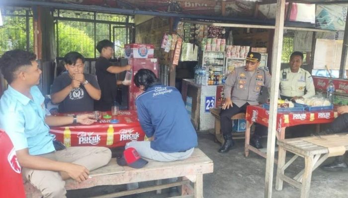 Melalui Program “Jumat Curhat” Kapolsek Gilimanuk Jalin Komunikasi dengan ABK dan Satpam Pelabuhan