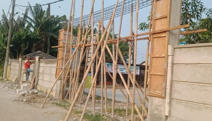 Renovasi Pagar Dan Gapura Desa Labansari Cikarang Timur Dari DAD 2025 Senilai Rp. 229.998.850,- Diduga Ada Penggelembungan Anggaran.