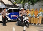 Hardiknas, Polisi Kenalkan Program Keselamatan Berkendara Edukasi Santri di Kediri