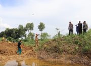 Mitigasi, Kapolres Sumenep Cek Lokasi Tanggul Jebol di Desa Patean