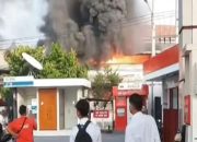 Gudang Kemiri Di Surabaya Terbakar Diduga, Akibat Korsleting Listrik 