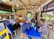 Jalin Kedekatan Dengan Warga, Babinsa Koramil 01 Pacitan Laksanakan Komsos