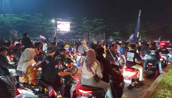 Polsek Cikarang Timur Laksanakan Pengamanan Selebrasi PERSIB BANDUNG Juara Suporter VIKING Bekasi.