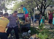Bhabinkamtibmas Desa Jatireja Berikan Himbauan Kamtibmas Dalam Giat Kerja Bakti di Perum Graha Asri 