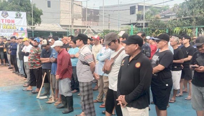 “Cegah DBD” Pemdes Bersama Warga Perum Graha Asri Desa Jatireja Gotong Royong Bersihkan Saluran Pembuangan Air
