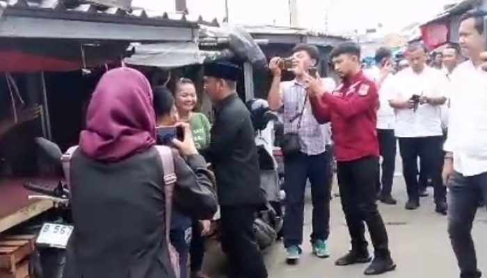 Bupati Bekasi Tinjau Lokasi Kebakaran Pasar Gedung Gede, Siapkan Solusi Pedagang Kembali Berjualan