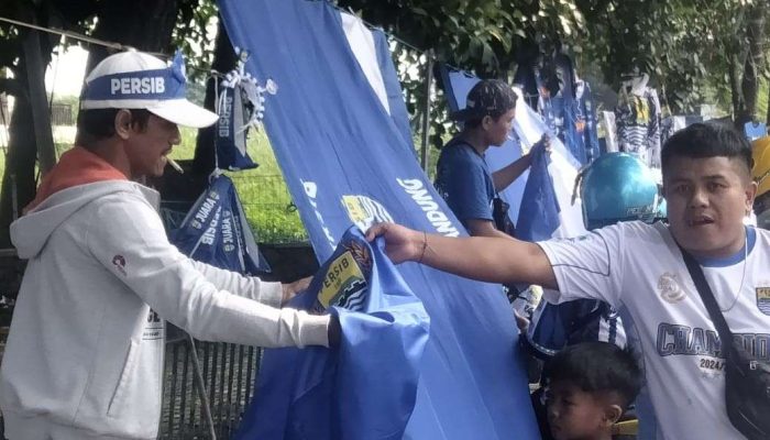 Persib Juara Berkah Bagi Para Pedagang Atribut Persib