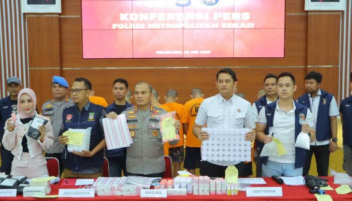 Polres Metro Bekasi Ciduk 8 Orang Pemalsu Skincare Beromzet Milyaran di Babelan