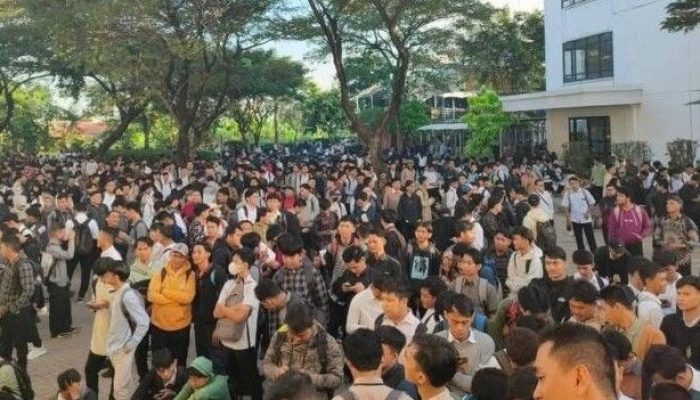 Job Fair Expo Kabupaten Bekasi 2025 Membludak, Beberapa Pencaker Jatuh Pingsan Akibat Berdesakan