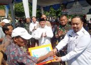 Dinas Pertanian Kabupaten Bekasi Serahkan Bantuan Hibah Puluhan Alsintan Kepada Petani