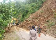 Gerak Cepat Babinsa Koramil 0801/03 Arjosari Atasi Longsor di Wilayah Binaan