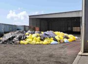 Mengejutkan ! Limbah B3 di Banyuwangi Dibiarkan Terbuka, Satpam Sebut Tidak Masalah