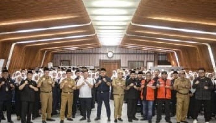 Wali Kota Bandung Melantik 183 Kepala Sekolah