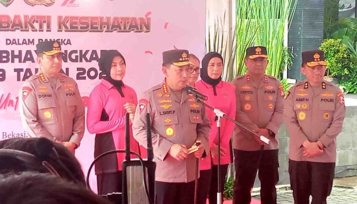 Bakti Kesehatan Polri Jelang HUT Bhayangkara Ke-79 Yang Digelar Di Polres Metro Bekasi Di Hadiri Kapolri Ribuan Warga Ikuti Dengan Antusias.