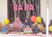 Keluarga Besar Sami Hoddin Dan Sebti Udiyah Sari Melakukan Tradisi Tedak Siten