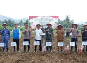 Dukung Program Pemerintah, Dandim Pacitan Dan Forkopimda Hadiri Kegiatan Polres Pacitan Tanam Jagung Kuartal III