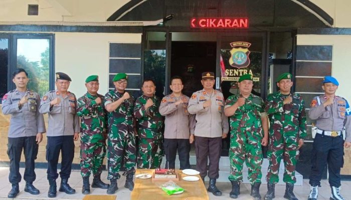 Koramil 08/Lemah Abang Beri Ucapan Selamat Kepada Polsek Cikarang Timur Di HUT Bhayangkara Ke – 79
