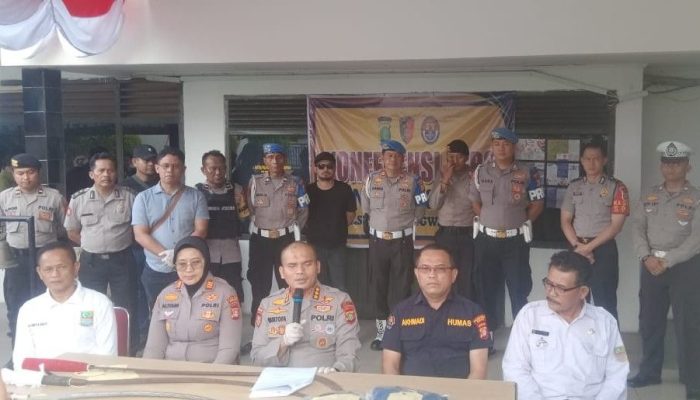 Polres Metro Bekasi Ungkap Kasus Tawuran Dua Kelompok Remaja di Kedungwaringin Amankan 6 Tersangka 1 DPO