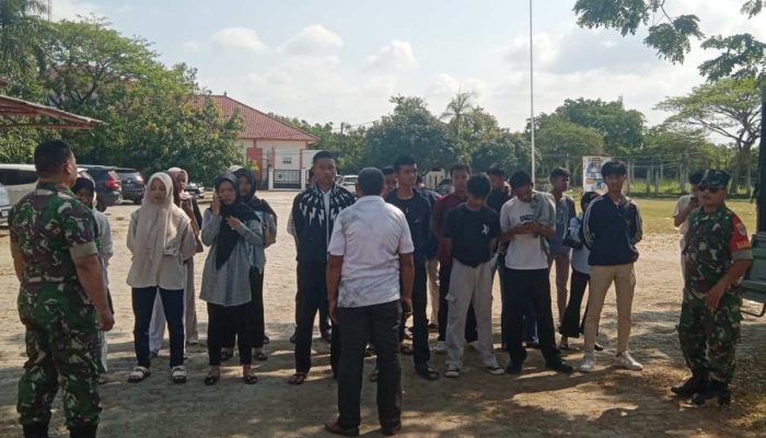 Koramil 08/ Lemah Abang Kodim 0509 Ajak Nobar Siswa Paskibra SMK Bina Mitra Film Believe”Kisah Keteladanan Prajurit TNI