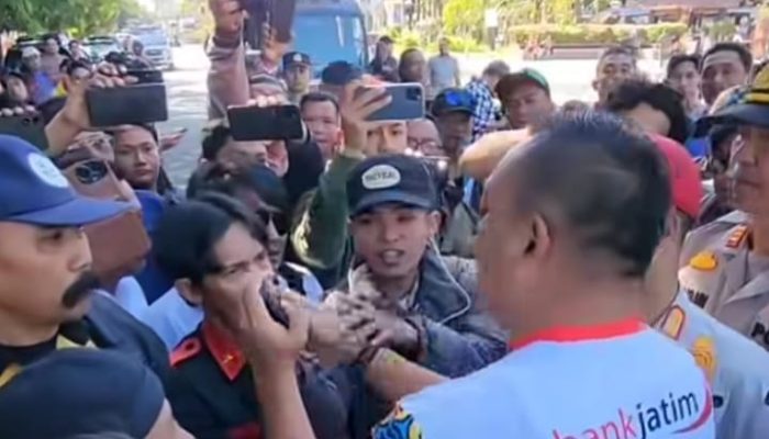 Diduga Wartawan Situbondo Dianiaya Setelah Bersitegang Dengan Bupati Pada Saat Meliput Unras