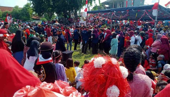 Bersama Warga Kades Bojongsari Rayakan HUT RI ke-80, Berbagai Lomba Digelar Dan Tebar Hadiah