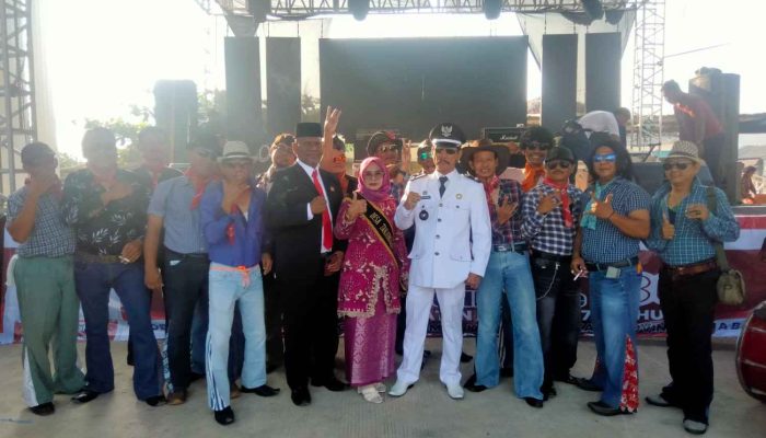 Meriahkan Hari Kemerdekaan RI Ke -80 Pemdes Tanjungbaru Kompak Kenakan Fashion Gaya Tahun 70 an