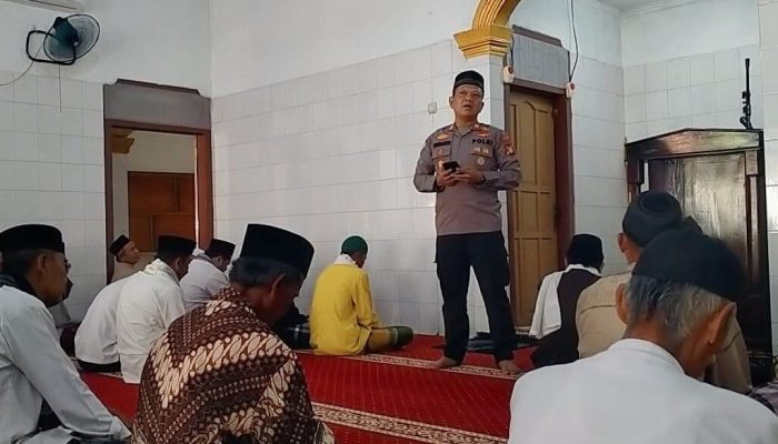 Safari Jum’at Polsek Cikarang Timur Ajak Masyarakat Jaga Kamtibmas Dan Cegah Kenakalan Remaja.
