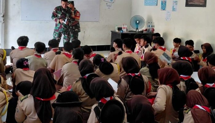 Babinsa Koramil 08/Lemah Abang Kodim 0509 Berikan Materi Kepemimpinan Berkarakter di Hadapan LDKS SMK Pariwisata Kabupaten Bekasi
