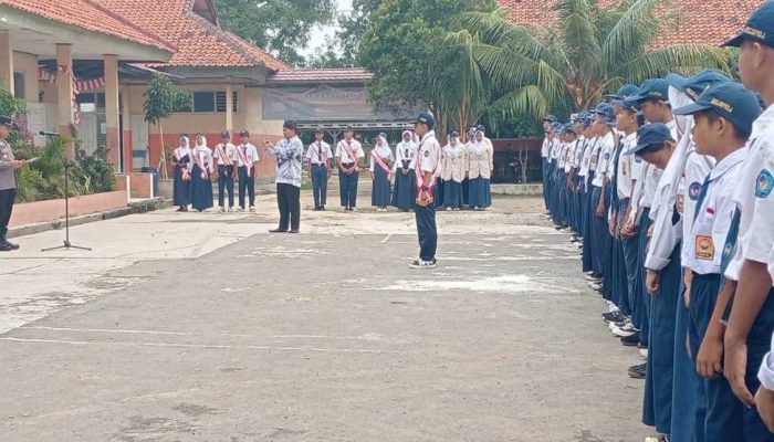 Jadi Pembina Upacara di SMPN 2 Kapolsek Cikarang Timur Ajak Siswa Jauhi Narkoba, Pergaulan Bebas & Tawuran
