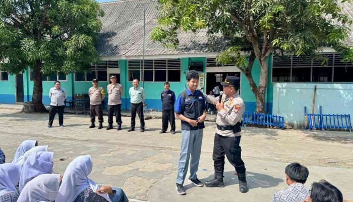 Police Goes To School Polsek Kedung Waringin Hadir di SMK Karya Bakti Kp Rengas Bandung