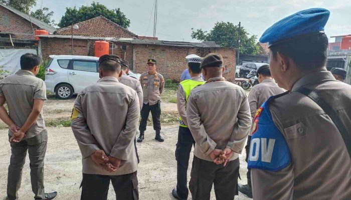 Polsek Cikarang Timur Gelar Apel Pengamanan Keberangkatan Masaa Buruh Menuju Gedung DPR RI Jakarta.