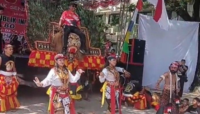 Meriahkan HUT RI KE – 80 Warga Perumahan Cimandiri 08 Cikarang Timur Gelar Pertunjukan Reog Ponorogo