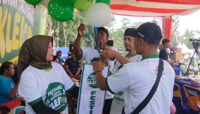 Babinsa 0801/10 Punung Kawal Kegiatan Jalan Sehat Memeriahkan HUT RI Ke 80