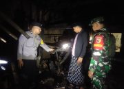TNI Polri Sigap Atasi Bencana Kebakaran Di Salah Satu Rumah Warga Pacitan
