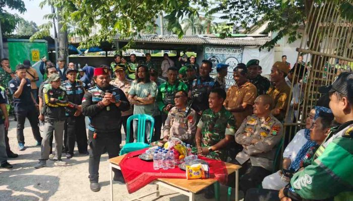 Bersama Kapolres Metro Bekasi Dandim 0509 Sambangi Para OJOL di Tegal Gede Sampaikan Pesan Kondusifitas