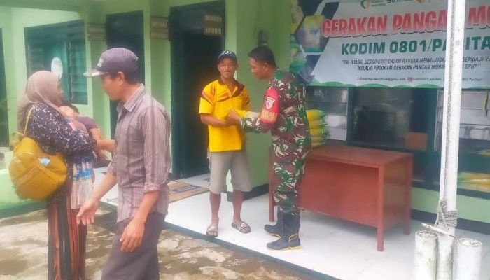 5 Ton Penyaluran Beras SPHP Di Koramil 0801/08 Tulakan Ludes Terjual