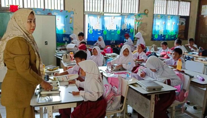 Polsek Cikarang Timur Laksanakan Monitoring Pendistribusian Makan Bergizi Gratis di Desa Jatireja