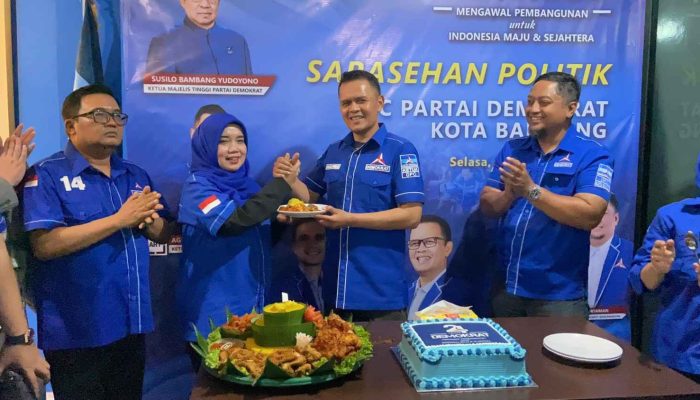 Peringati HUT ke-24 Demokrat Kota Bandung Rayakan Dengan Menyantuni Anak Yatim Dan Berbagi Sembako