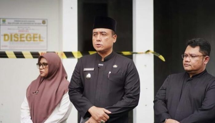 Diduga Tak Berizin Pemkot Bandung Segel Perumahan Griya Elok