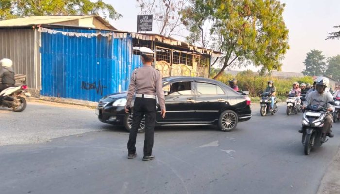 Yanmas Pagi Gatur Lalin Polsek Cikarang Timur Berikan Kenyamanan Berlalu Lintas Untuk Warga