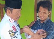 Kelahiran Bayi Kembar di Kp.Kalenderwak Mendapat Perhatian Kades Karangsari