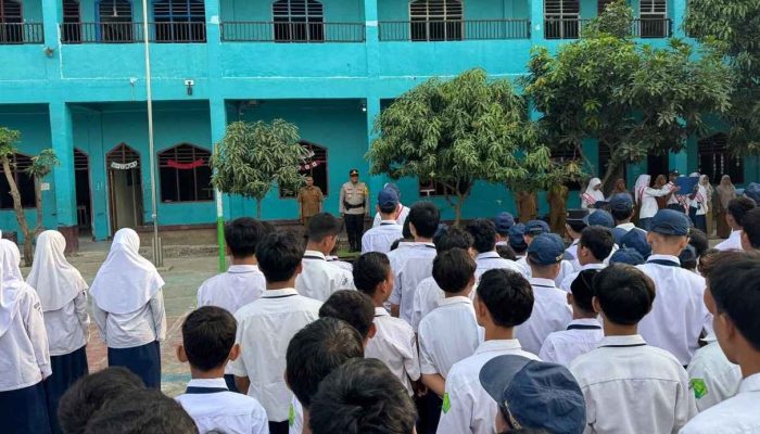 Police Goes To School Di SMP Az – zahiriyah Kapolsek Kedung Waringin Tekankan Jaga Etika Dan Sopan Santun.