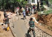 Cuaca Menyengat Tak Mengurangi Semangat Personel Satgas TMMD 126 Kodim Pacitan