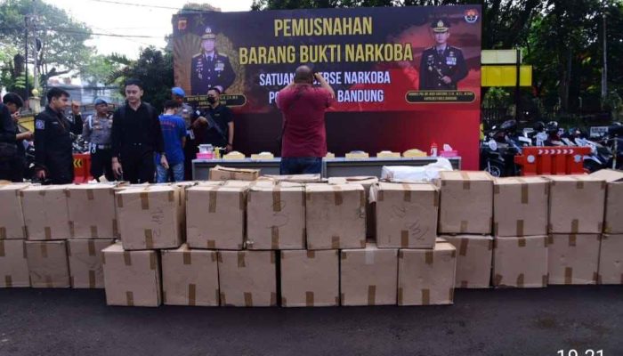 Kapolrestabes Bandung Pimpin Pemusnahan Jutaan Butir Obat Terlarang, Ajak Masyarakat Berantas Narkoba