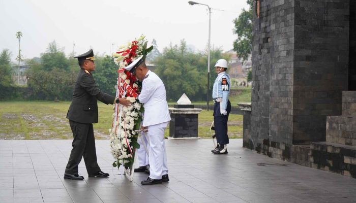Kasdam III/Slw Hadiri Ziarah Nasional HUT TNI di TMP Cikutra