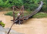 Jembatan Gantung di Pangandaran Ambruk, 8 Siswa Terjun Bebas ke Sungai