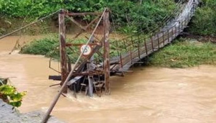 Jembatan Gantung di Pangandaran Ambruk, 8 Siswa Terjun Bebas ke Sungai