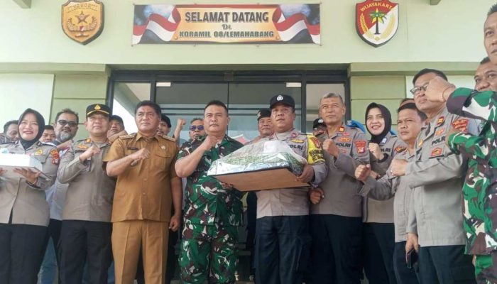HUT TNI Ke – 80 Koramil 08/ Lemah Abang Mendapat Kejutan Dari Dua Polsek Dan Kecamatan
