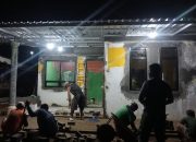 Satgas TMMD 126 Kodim Pacitan Lembur Pasang Paving Halaman Depan Polindes Desa Petungsinarang