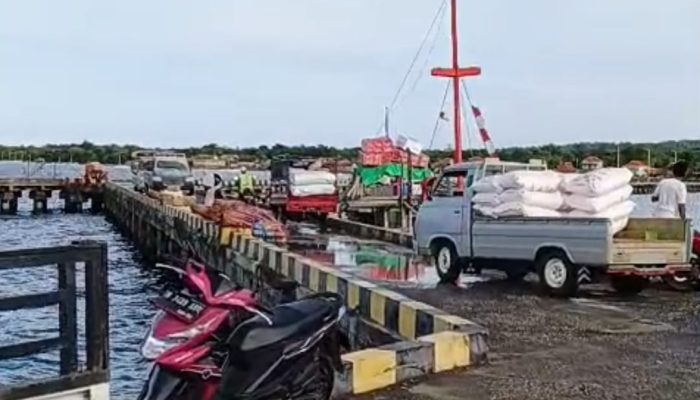 63 Pekerja Kasar Kolaborasi Dengan Organisasi Ajukan Surat Keberatan Replacement Pelabuhan Sapudi